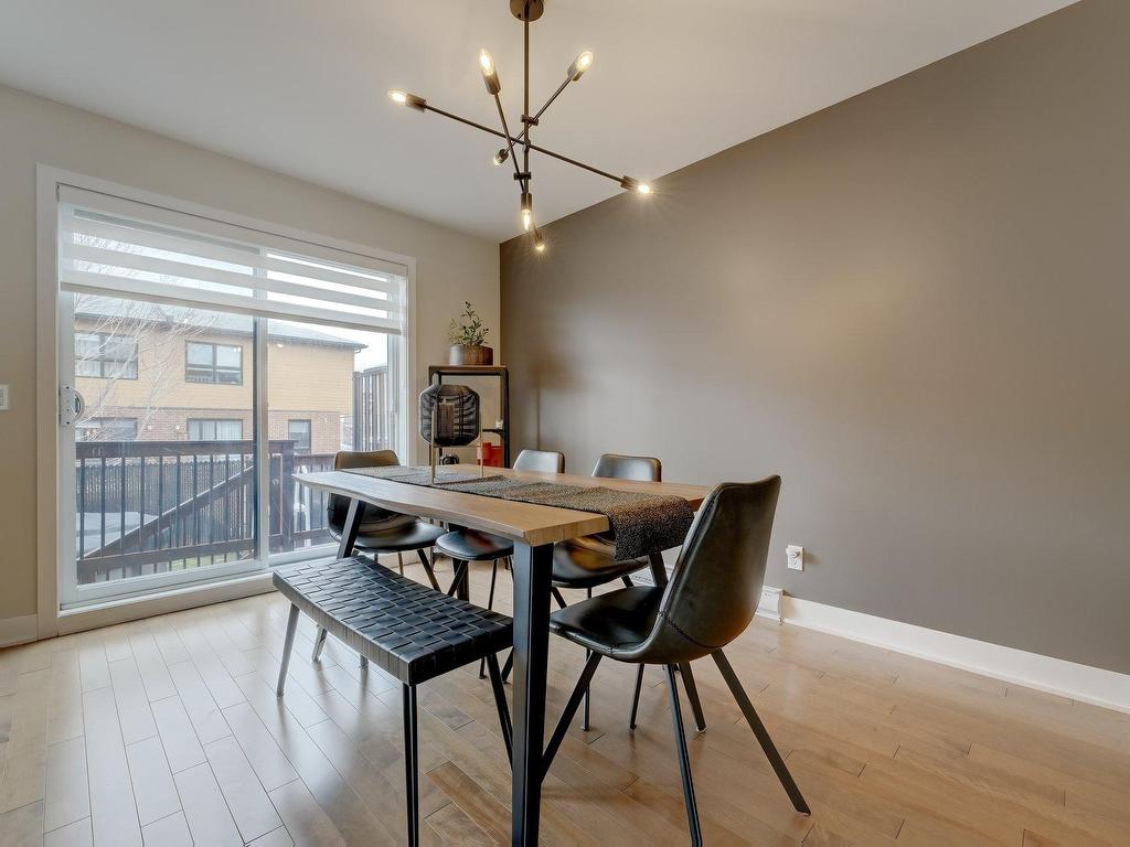 









3672


Rue Émile-Bouthillier

,
Longueuil (Saint-Hubert),




QC
J3Y0R1


