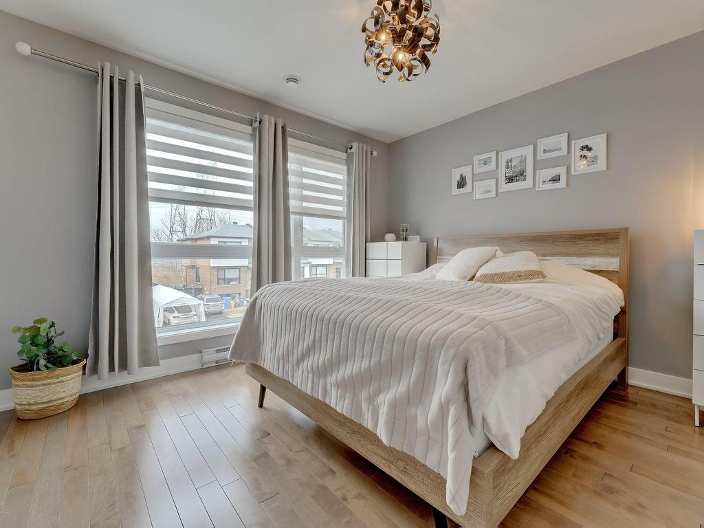 









3672


Rue Émile-Bouthillier

,
Longueuil (Saint-Hubert),




QC
J3Y0R1

