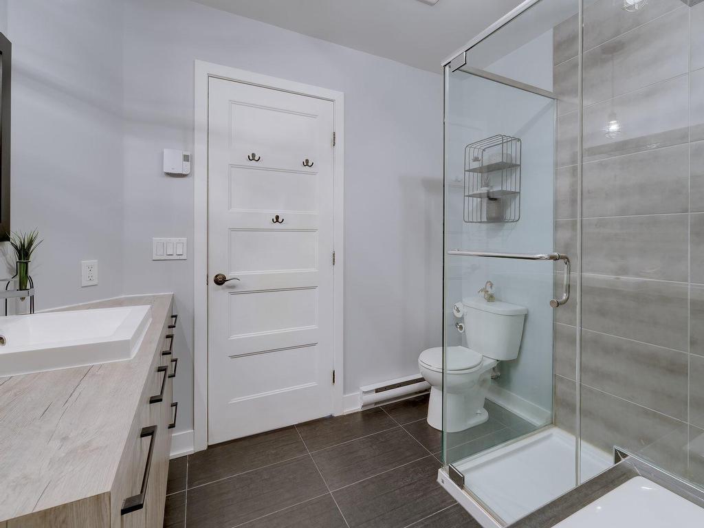 









3672


Rue Émile-Bouthillier

,
Longueuil (Saint-Hubert),




QC
J3Y0R1

