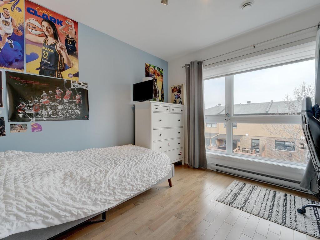 









3672


Rue Émile-Bouthillier

,
Longueuil (Saint-Hubert),




QC
J3Y0R1

