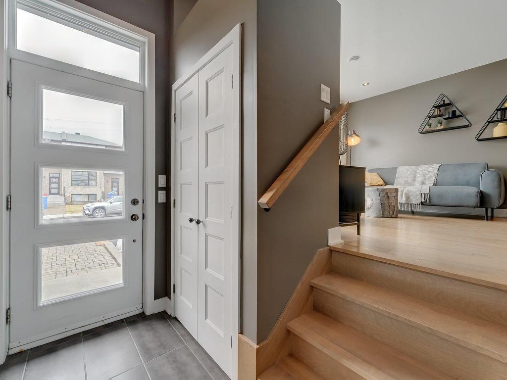 









3672


Rue Émile-Bouthillier

,
Longueuil (Saint-Hubert),




QC
J3Y0R1


