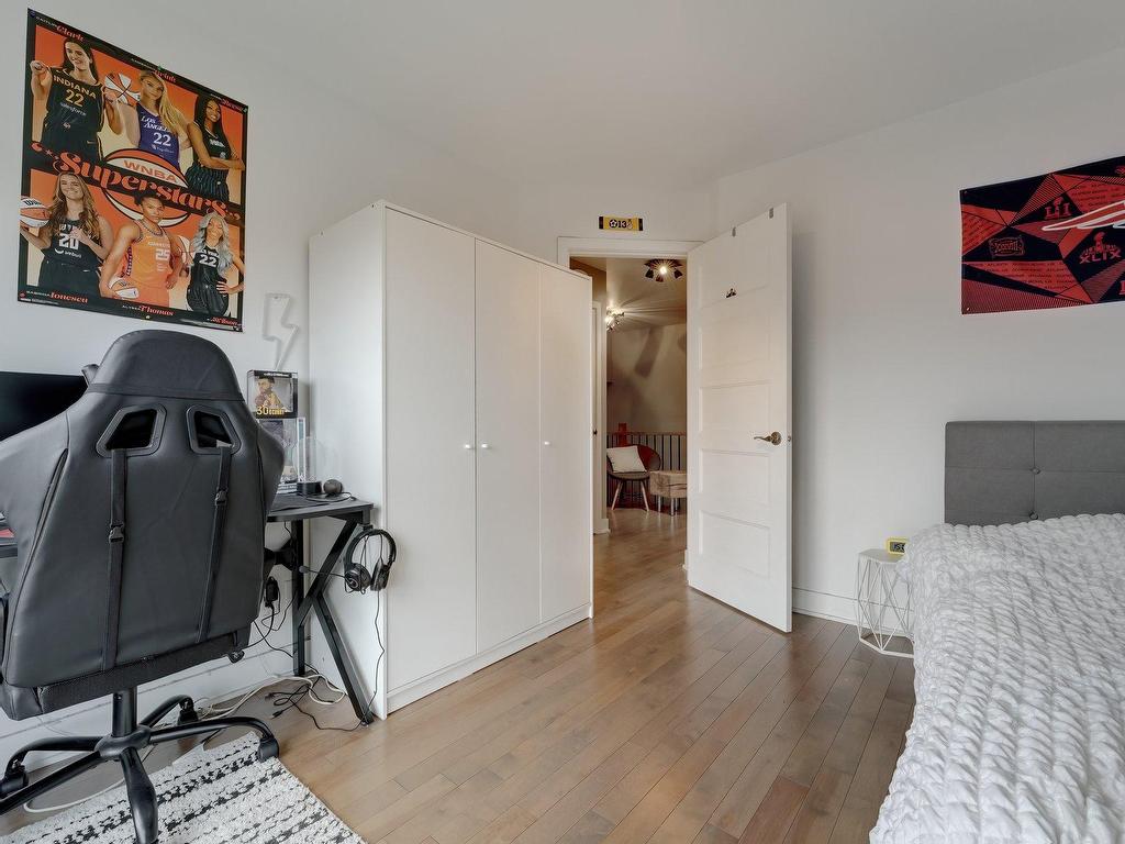 









3672


Rue Émile-Bouthillier

,
Longueuil (Saint-Hubert),




QC
J3Y0R1

