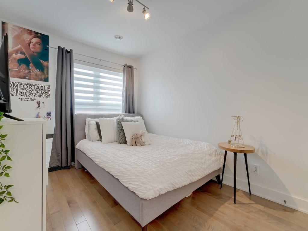 









3672


Rue Émile-Bouthillier

,
Longueuil (Saint-Hubert),




QC
J3Y0R1

