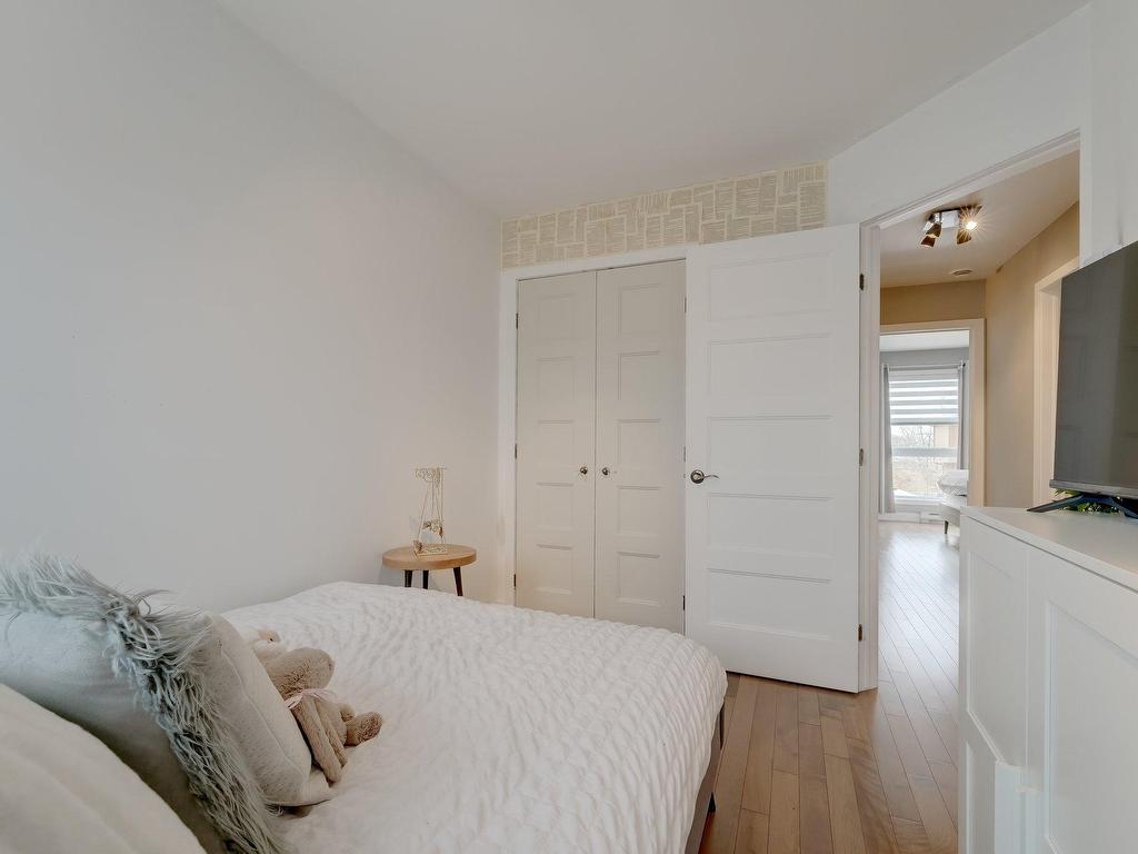 









3672


Rue Émile-Bouthillier

,
Longueuil (Saint-Hubert),




QC
J3Y0R1

