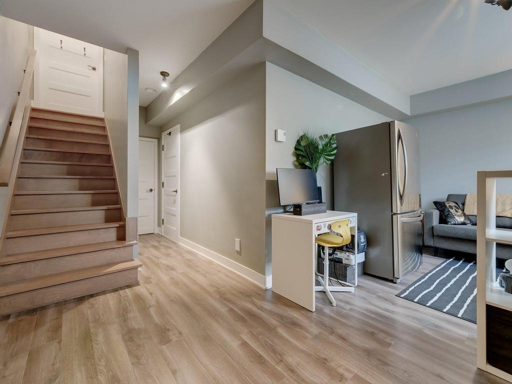 









3672


Rue Émile-Bouthillier

,
Longueuil (Saint-Hubert),




QC
J3Y0R1

