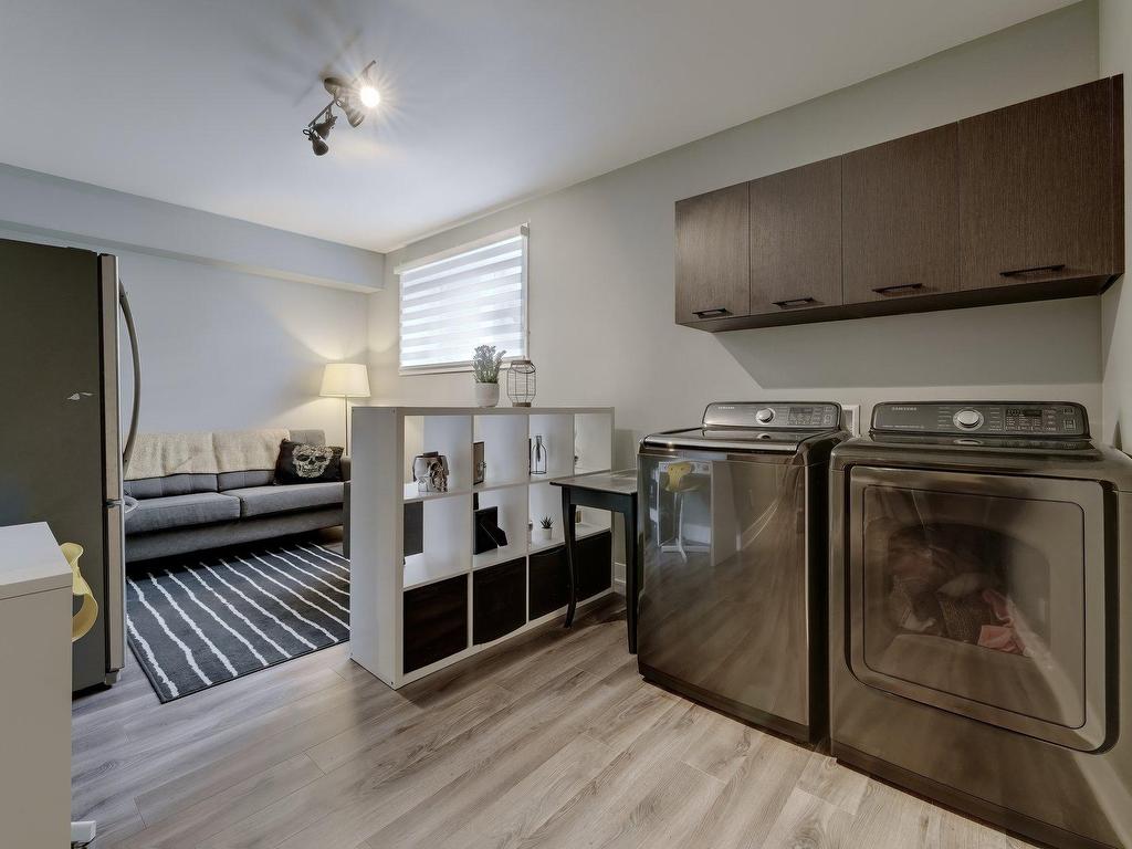 









3672


Rue Émile-Bouthillier

,
Longueuil (Saint-Hubert),




QC
J3Y0R1

