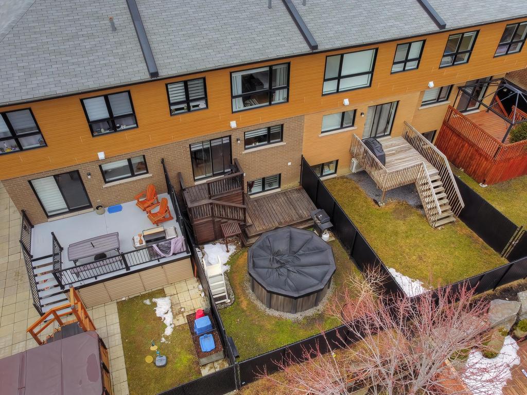 









3672


Rue Émile-Bouthillier

,
Longueuil (Saint-Hubert),




QC
J3Y0R1

