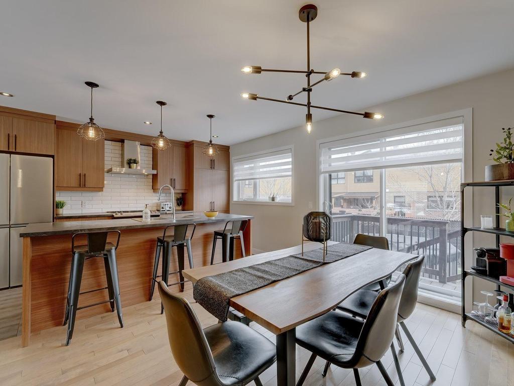 









3672


Rue Émile-Bouthillier

,
Longueuil (Saint-Hubert),




QC
J3Y0R1

