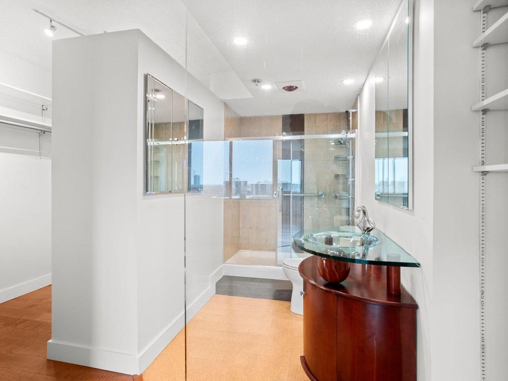 









4300


Place des Cageux

, 1102,
Laval (Chomedey),




QC
H7W4Z3


