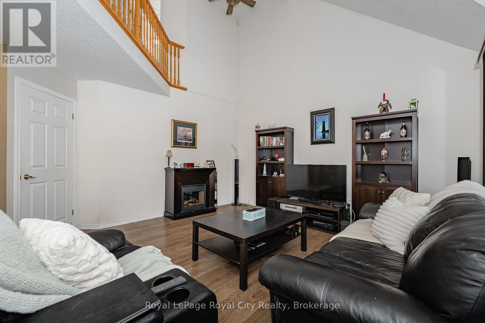 












15 CAMM CRESCENT

,
Guelph (Pineridge/Westminster Woods),




Ontario
N1L1J9

