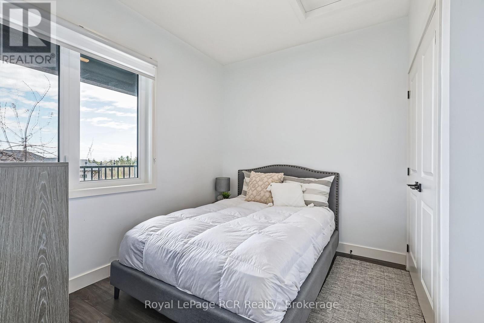 












305 - 12 BECKWITH LANE

,
Blue Mountains,




Ontario
L9Y0A4

