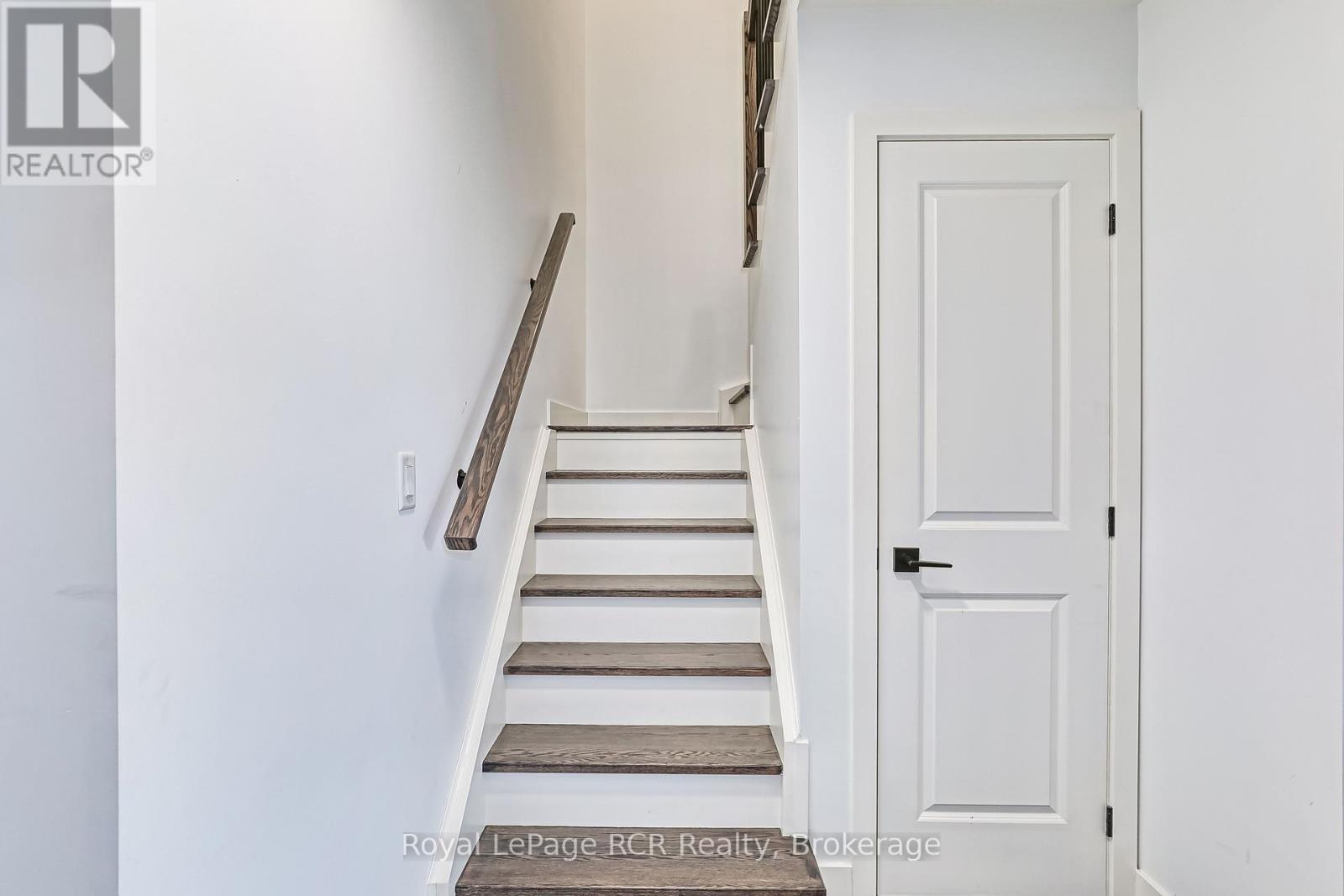 












305 - 12 BECKWITH LANE

,
Blue Mountains,




Ontario
L9Y0A4

