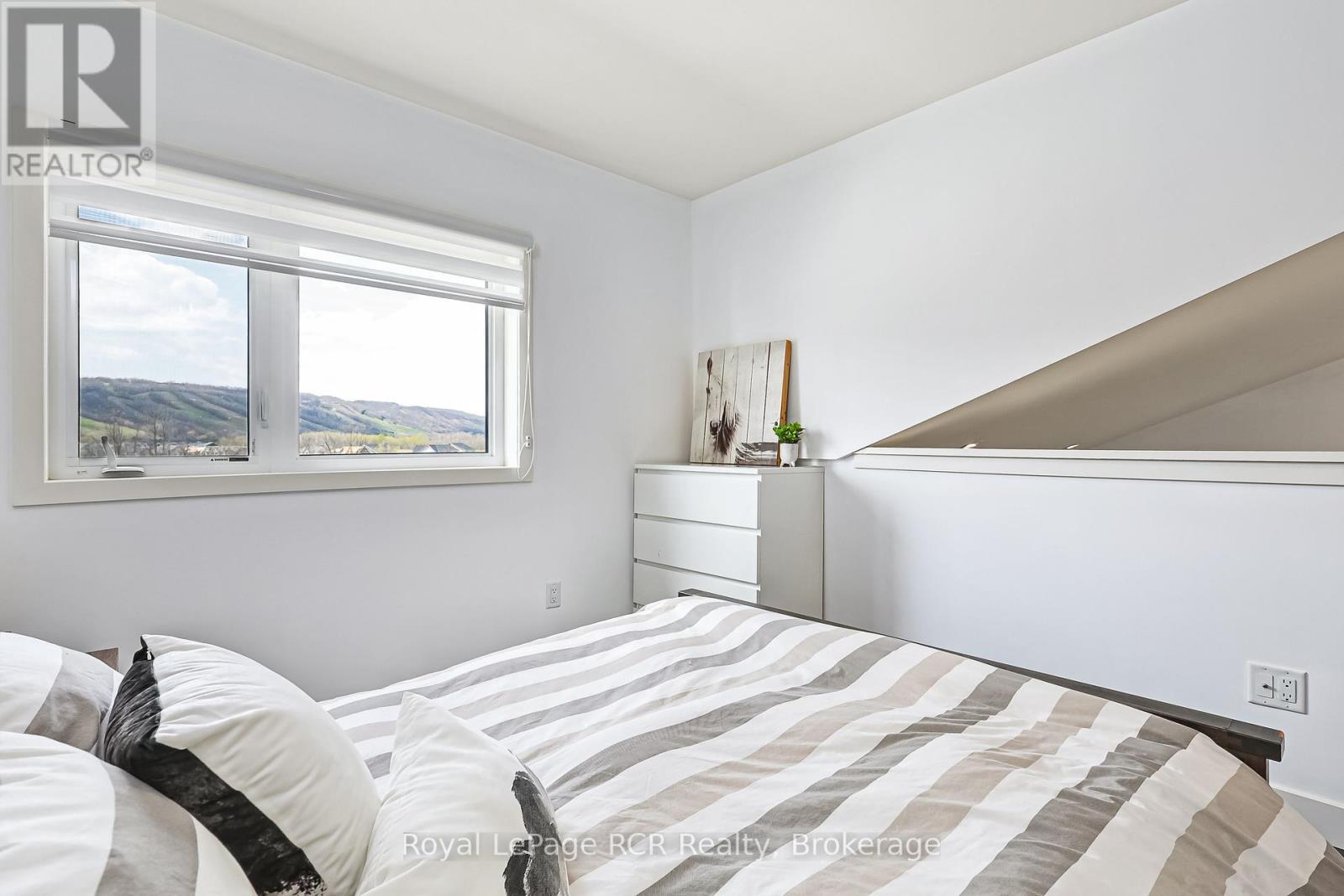 












305 - 12 BECKWITH LANE

,
Blue Mountains,




Ontario
L9Y0A4

