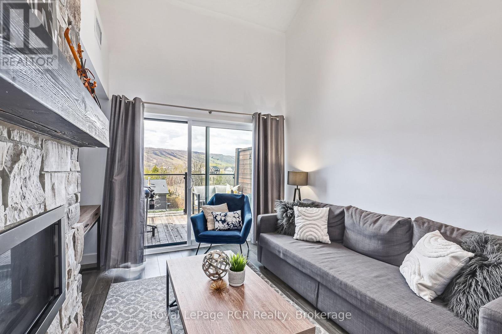 












305 - 12 BECKWITH LANE

,
Blue Mountains,




Ontario
L9Y0A4

