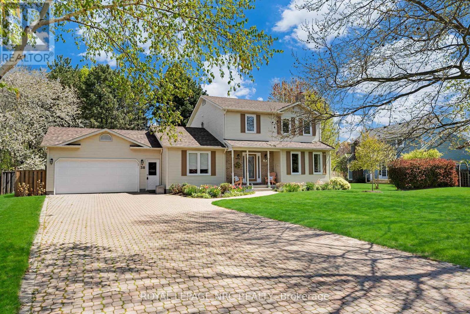 












38 COLONEL BUTLER CRESCENT

,
Niagara-on-the-Lake (Town),




Ontario
L0S1J0

