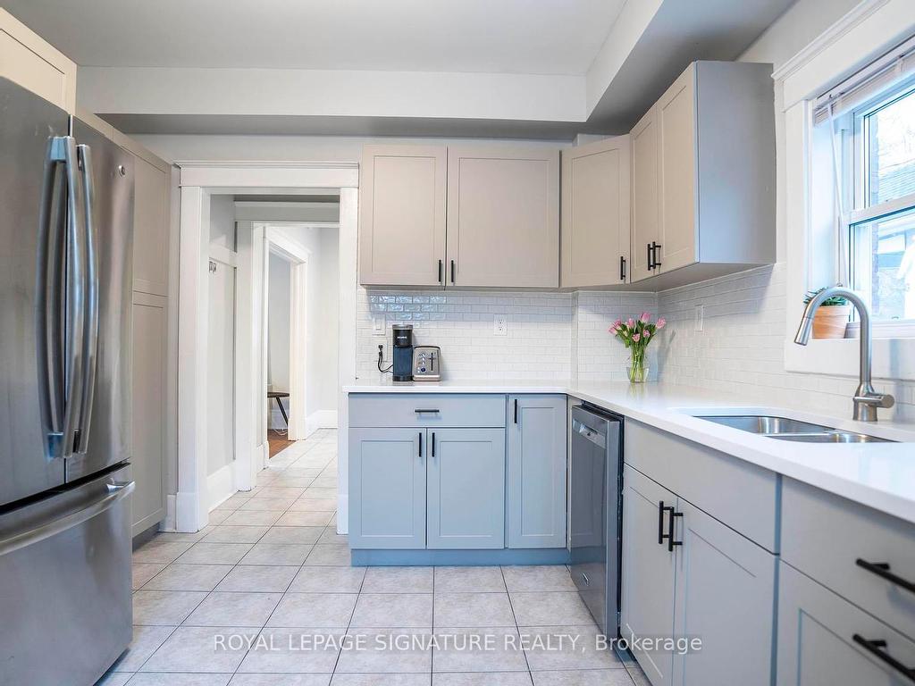 









2


McDonald

Avenue,
London North,




ON
N6G 1B1

