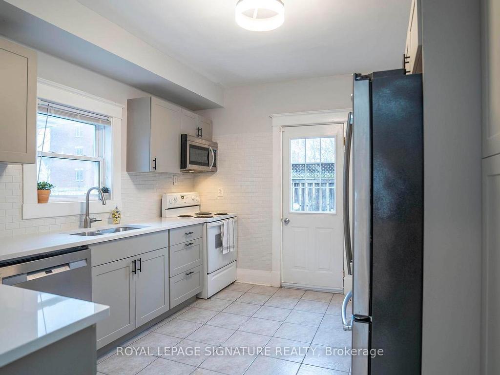 









2


McDonald

Avenue,
London North,




ON
N6G 1B1

