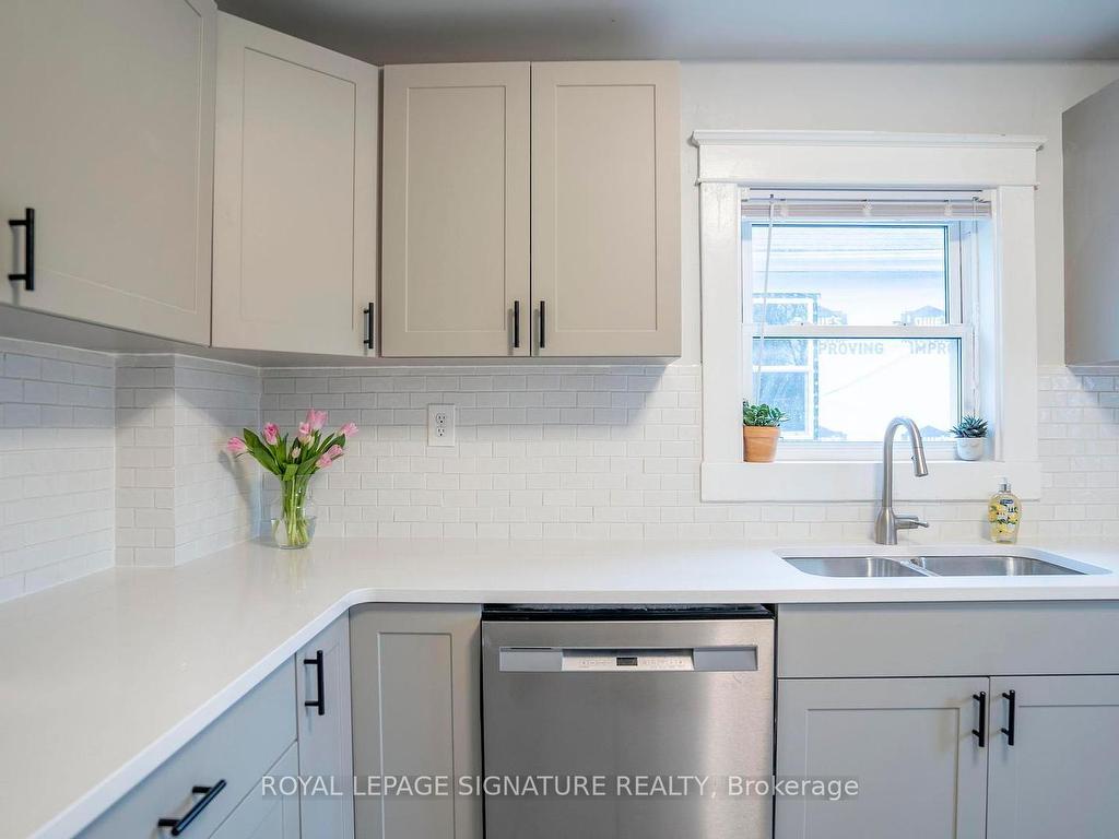 









2


McDonald

Avenue,
London North,




ON
N6G 1B1

