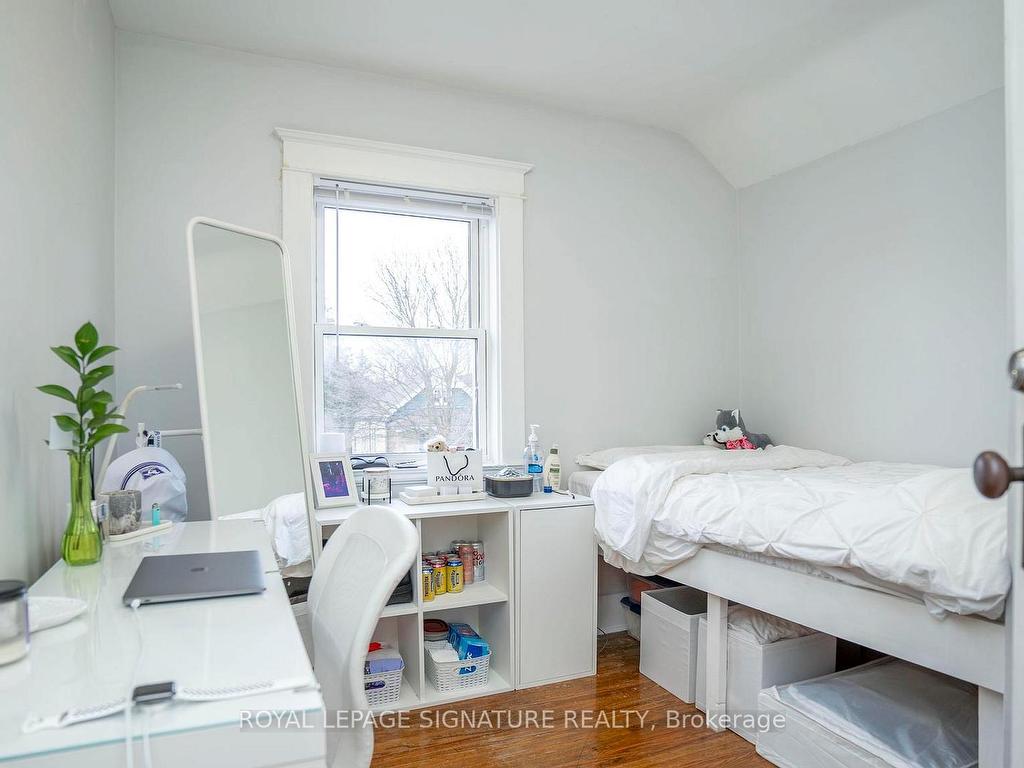 









2


McDonald

Avenue,
London North,




ON
N6G 1B1

