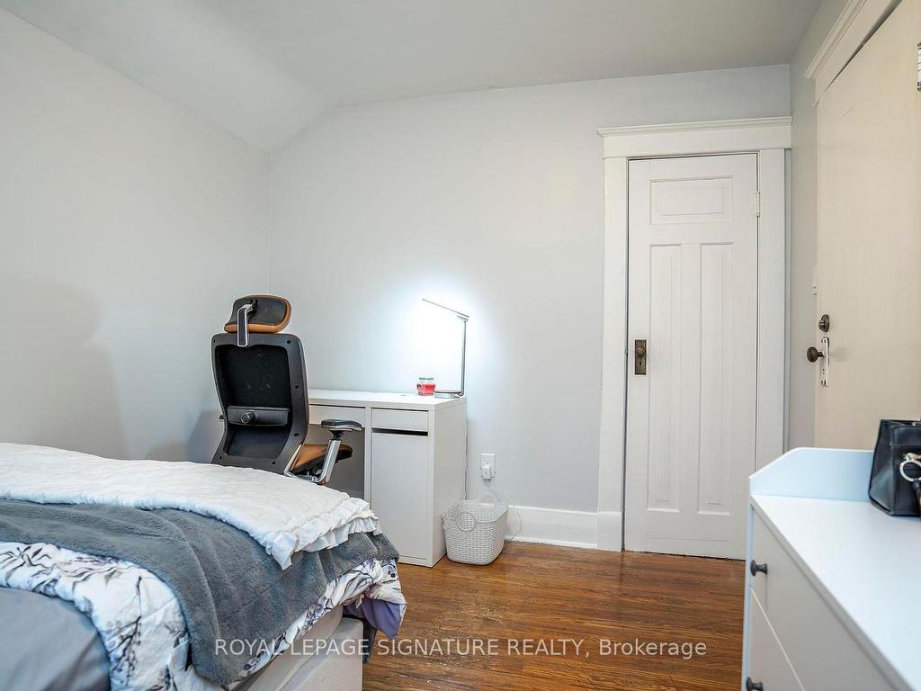 









2


McDonald

Avenue,
London North,




ON
N6G 1B1

