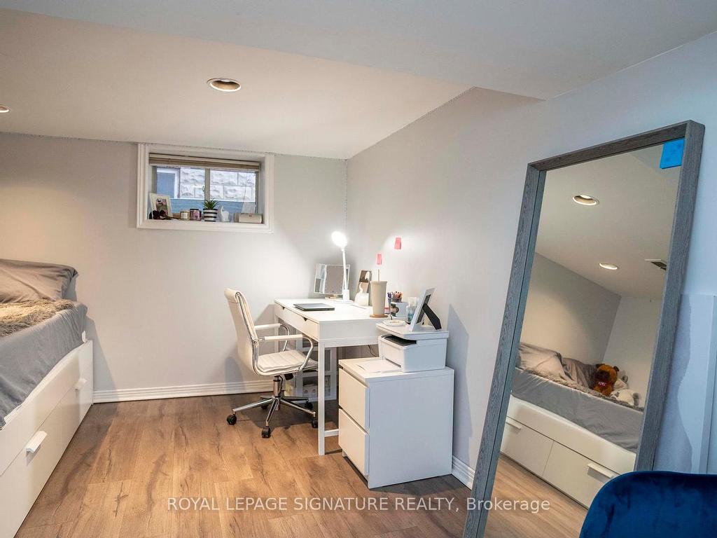 









2


McDonald

Avenue,
London North,




ON
N6G 1B1

