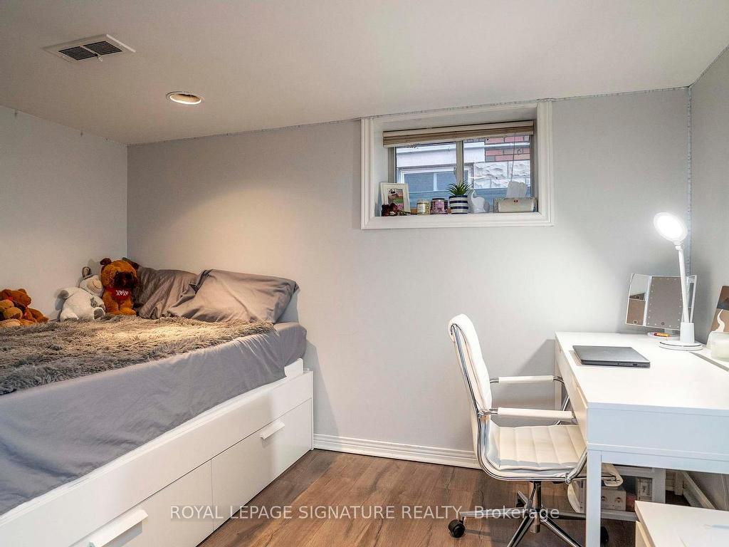 









2


McDonald

Avenue,
London North,




ON
N6G 1B1

