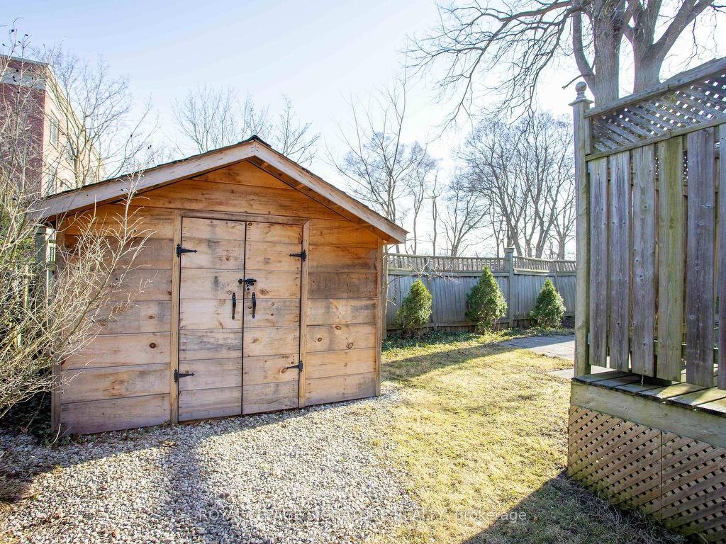 









2


McDonald

Avenue,
London North,




ON
N6G 1B1

