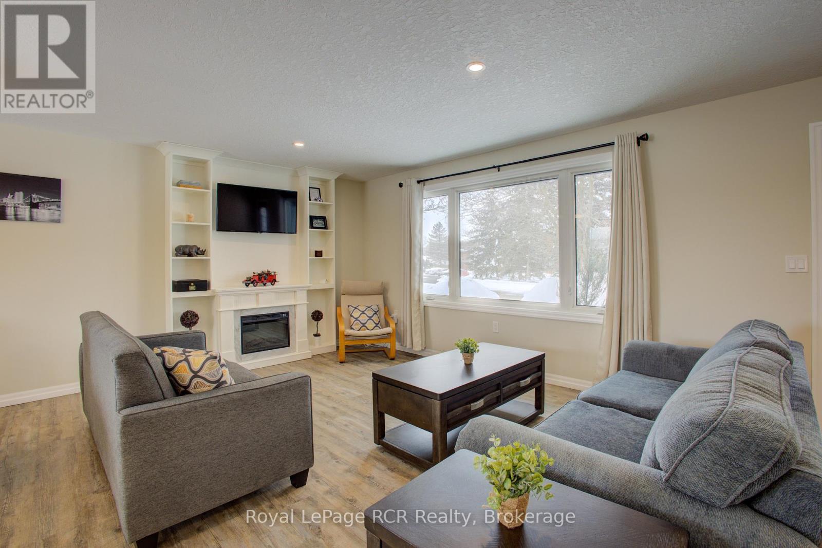 












620 ELM AVENUE N

,
North Perth (Listowel),




Ontario
N4W3G2

