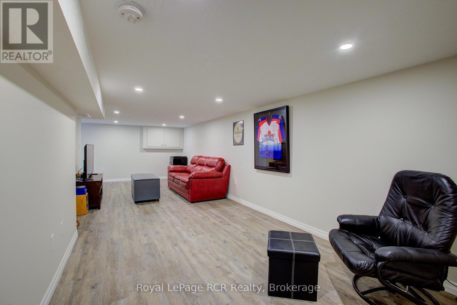 












620 ELM AVENUE N

,
North Perth (Listowel),




Ontario
N4W3G2

