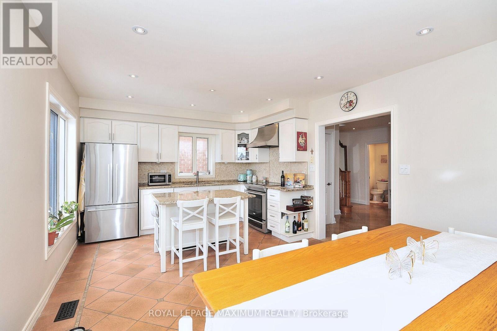 












81 THORNTON CRESCENT

,
Vaughan,




Ontario
L6A2T1

