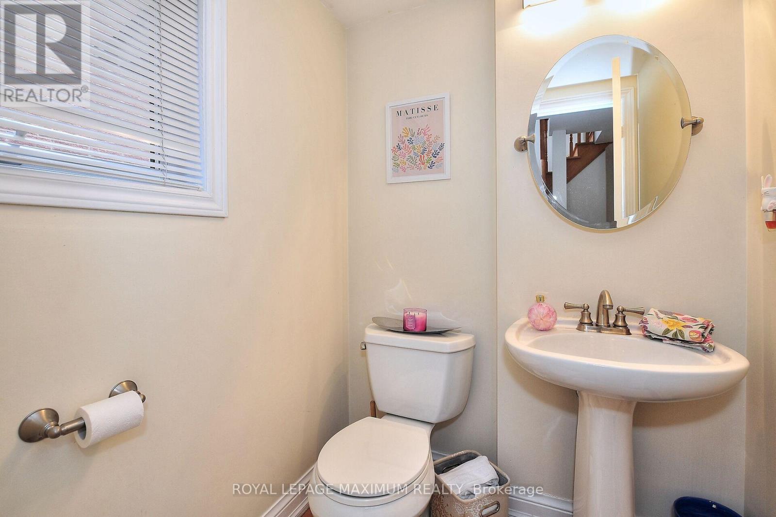 












81 THORNTON CRESCENT

,
Vaughan,




Ontario
L6A2T1

