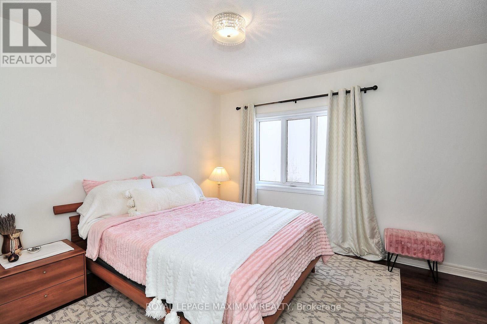 












81 THORNTON CRESCENT

,
Vaughan,




Ontario
L6A2T1

