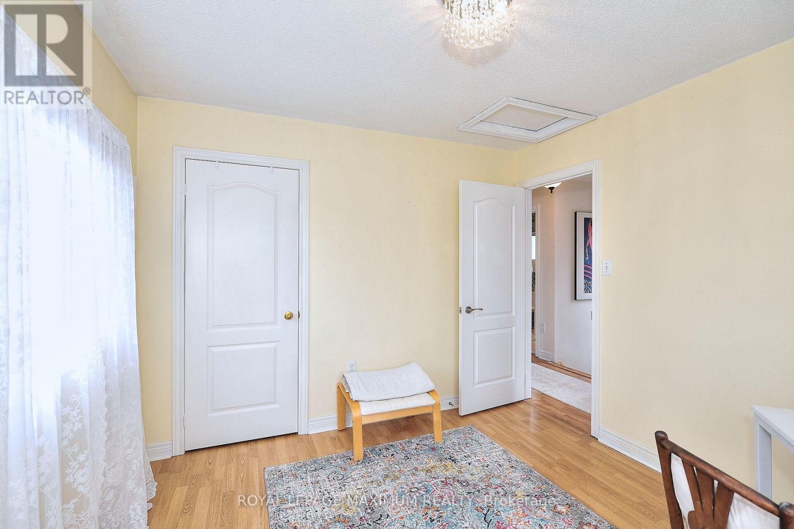 












81 THORNTON CRESCENT

,
Vaughan,




Ontario
L6A2T1

