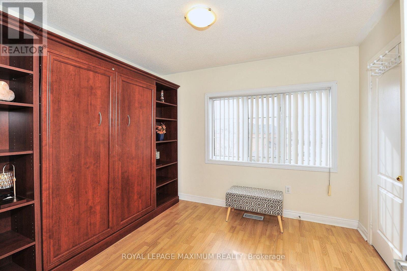 












81 THORNTON CRESCENT

,
Vaughan,




Ontario
L6A2T1

