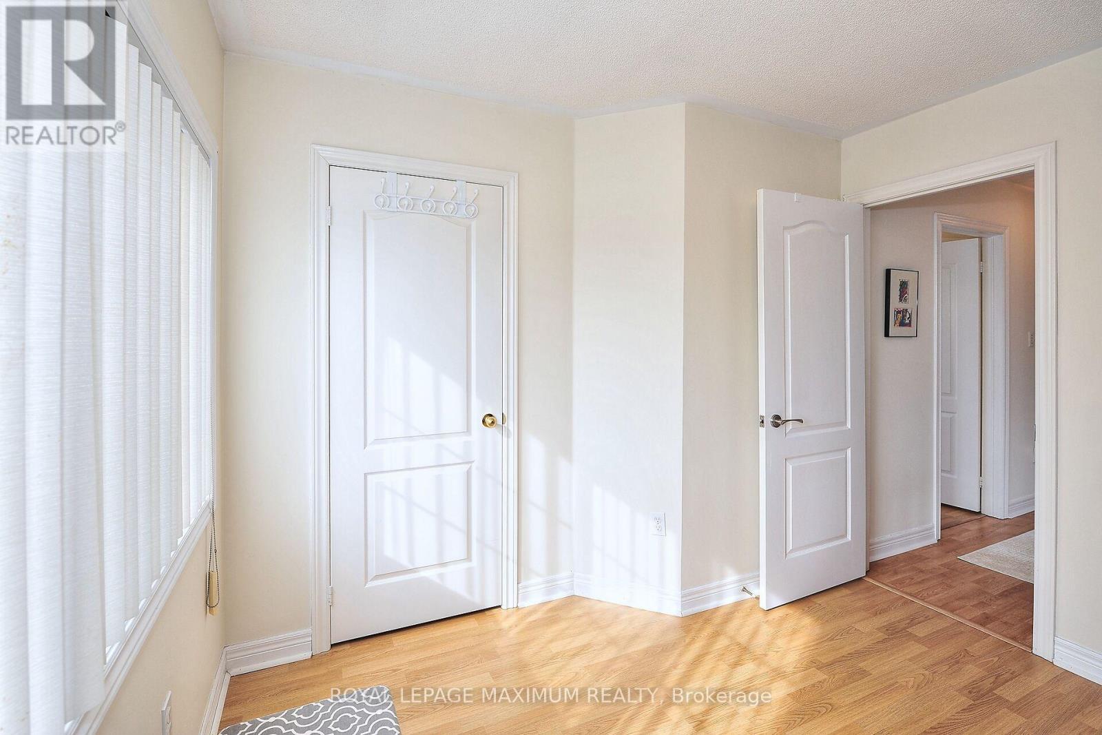 












81 THORNTON CRESCENT

,
Vaughan,




Ontario
L6A2T1

