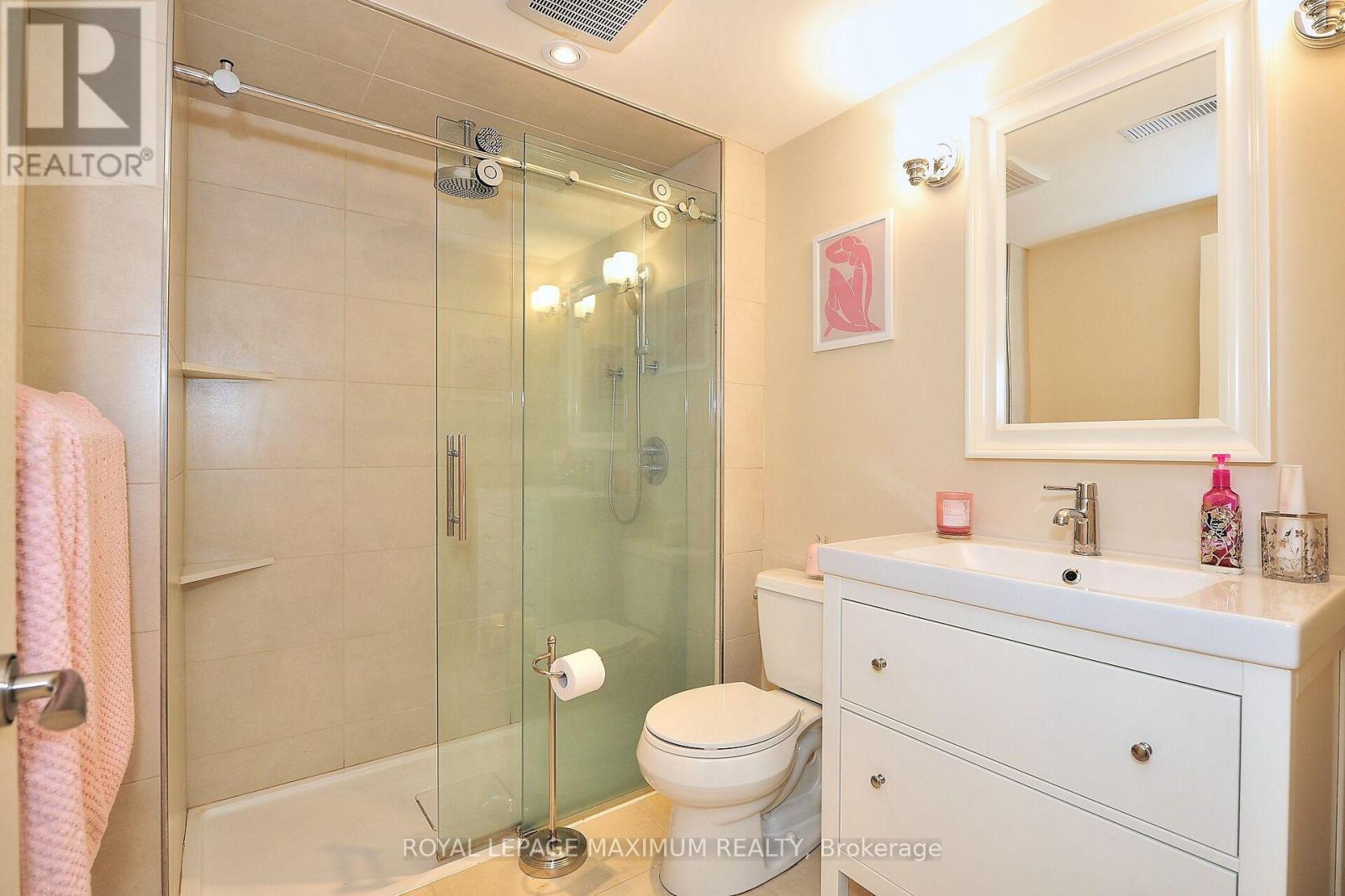 












81 THORNTON CRESCENT

,
Vaughan,




Ontario
L6A2T1

