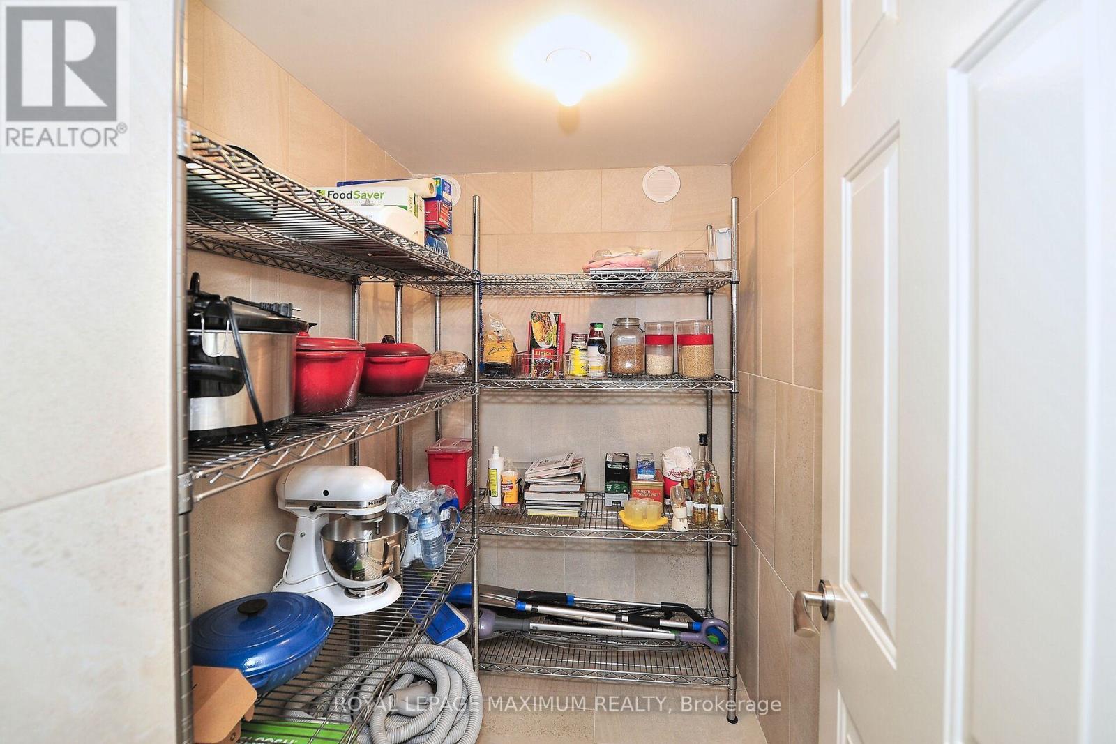 












81 THORNTON CRESCENT

,
Vaughan,




Ontario
L6A2T1

