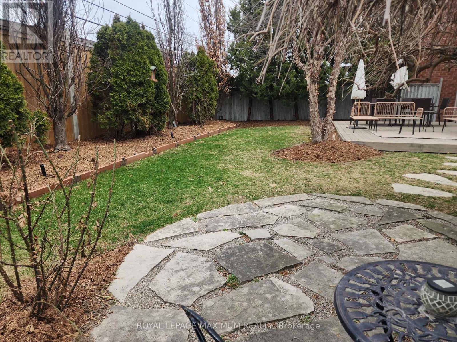 












81 THORNTON CRESCENT

,
Vaughan,




Ontario
L6A2T1

