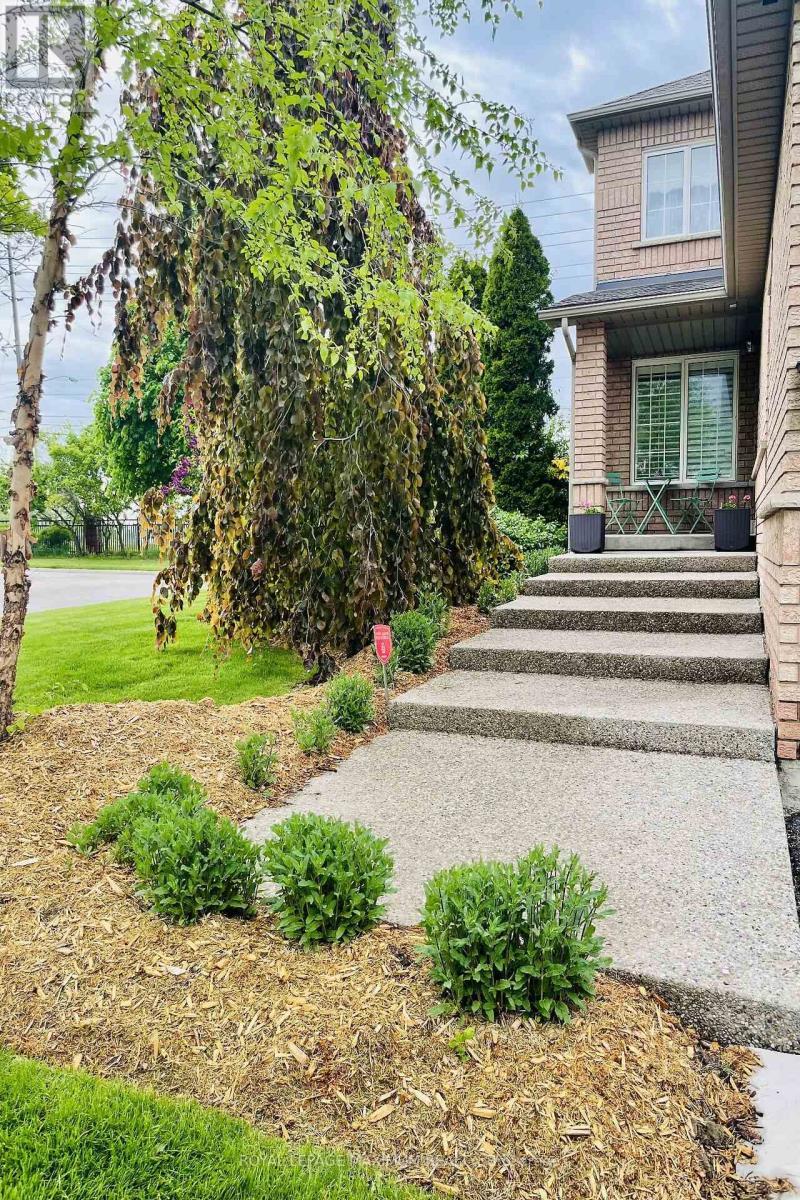 












81 THORNTON CRESCENT

,
Vaughan,




Ontario
L6A2T1

