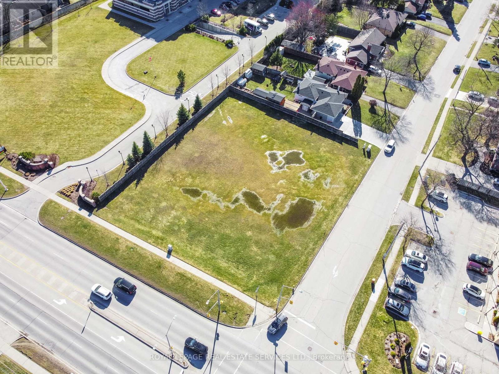 












19 HIGHVIEW AVENUE W

,
London South,







Ontario
N5J2A2

