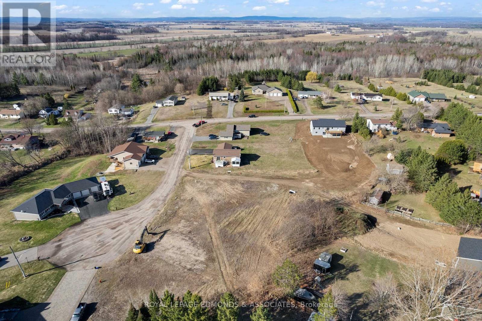 












5 MAPLEVIEW COURT

,
Whitewater Region,







Ontario
K0J1C0

