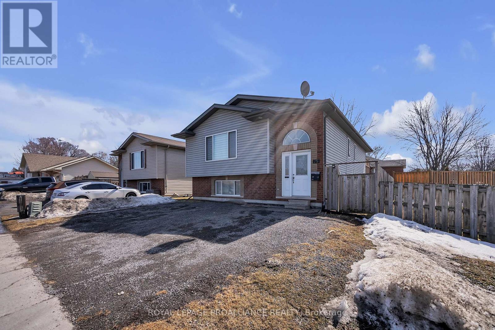 












25 EMILY STREET

,
Belleville (Belleville Ward),




Ontario
K8N2P4

