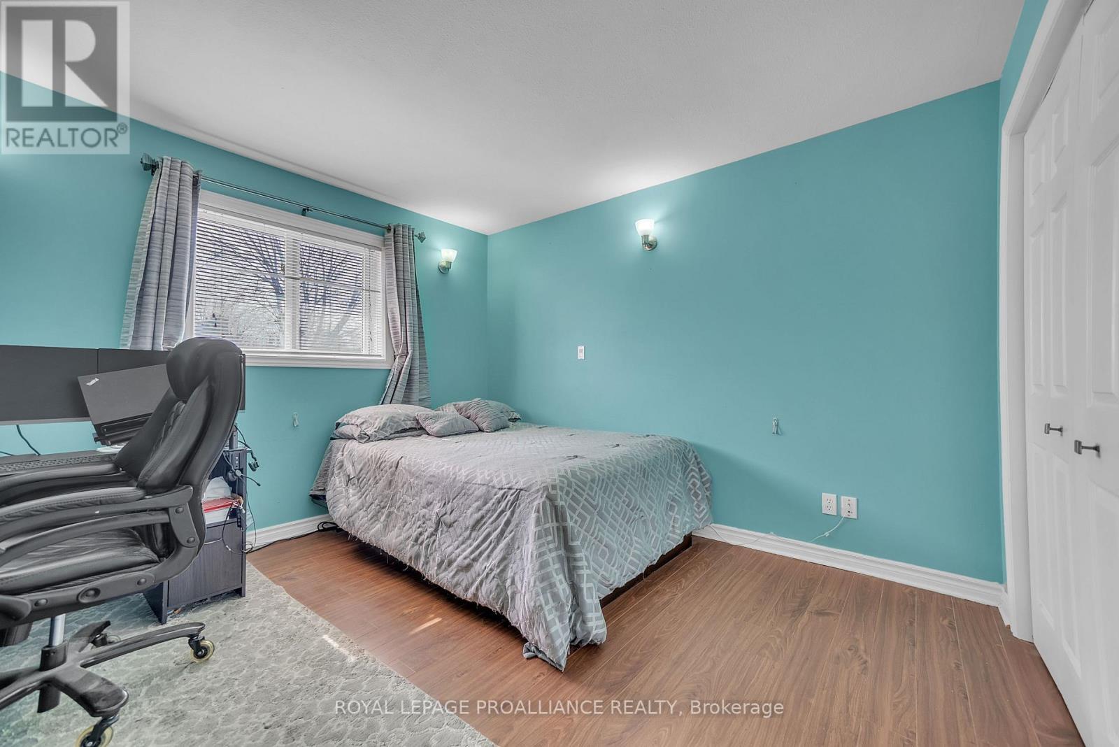 












25 EMILY STREET

,
Belleville (Belleville Ward),




Ontario
K8N2P4

