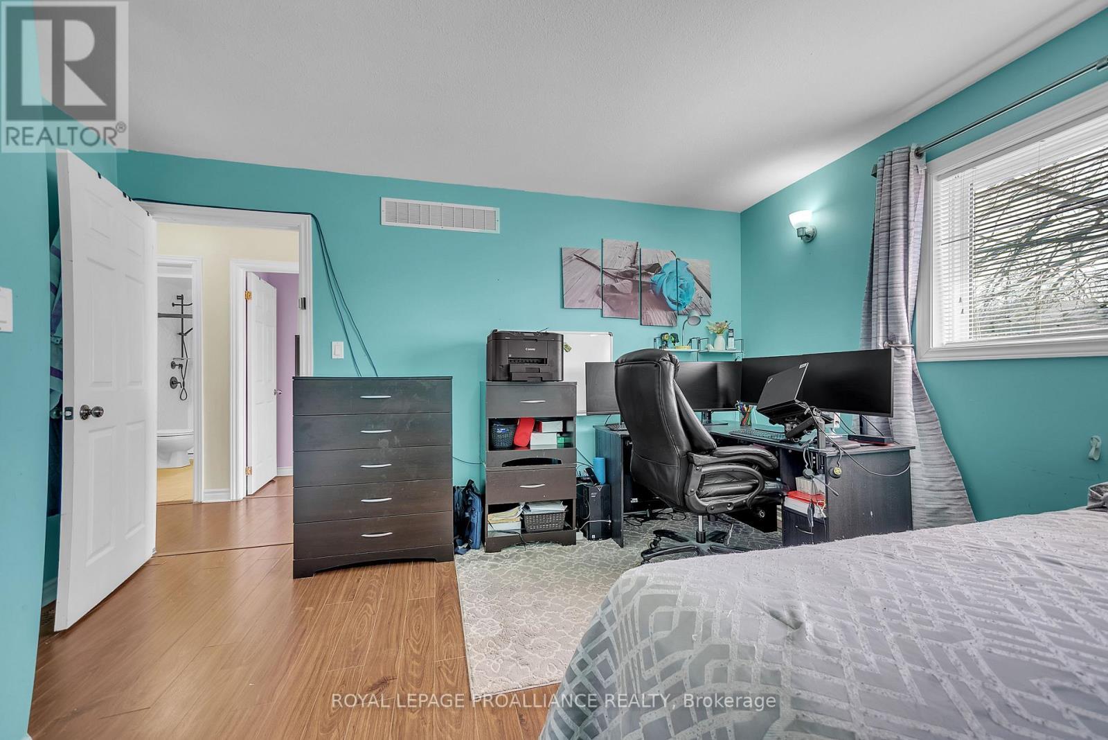 












25 EMILY STREET

,
Belleville (Belleville Ward),




Ontario
K8N2P4

