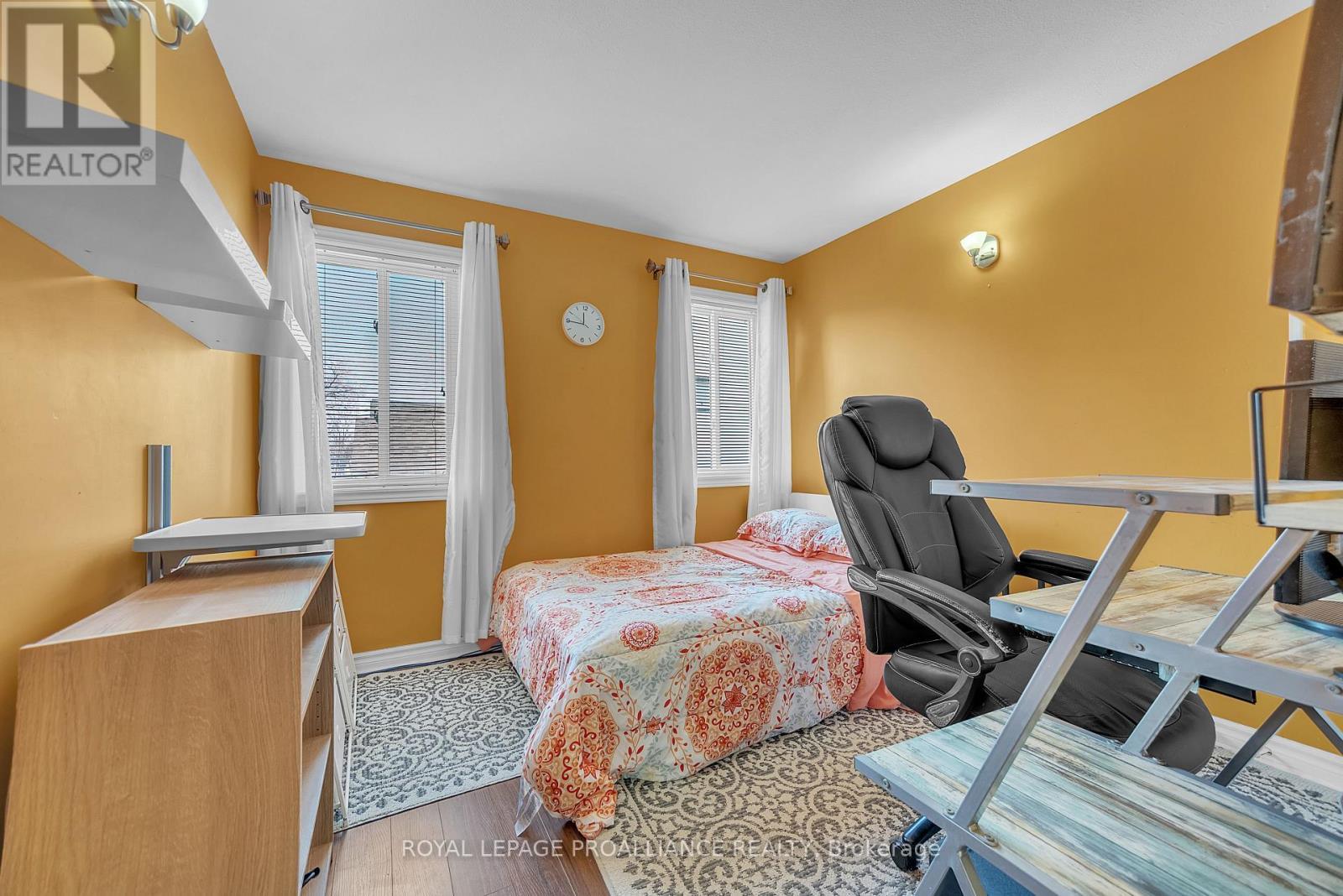 












25 EMILY STREET

,
Belleville (Belleville Ward),




Ontario
K8N2P4

