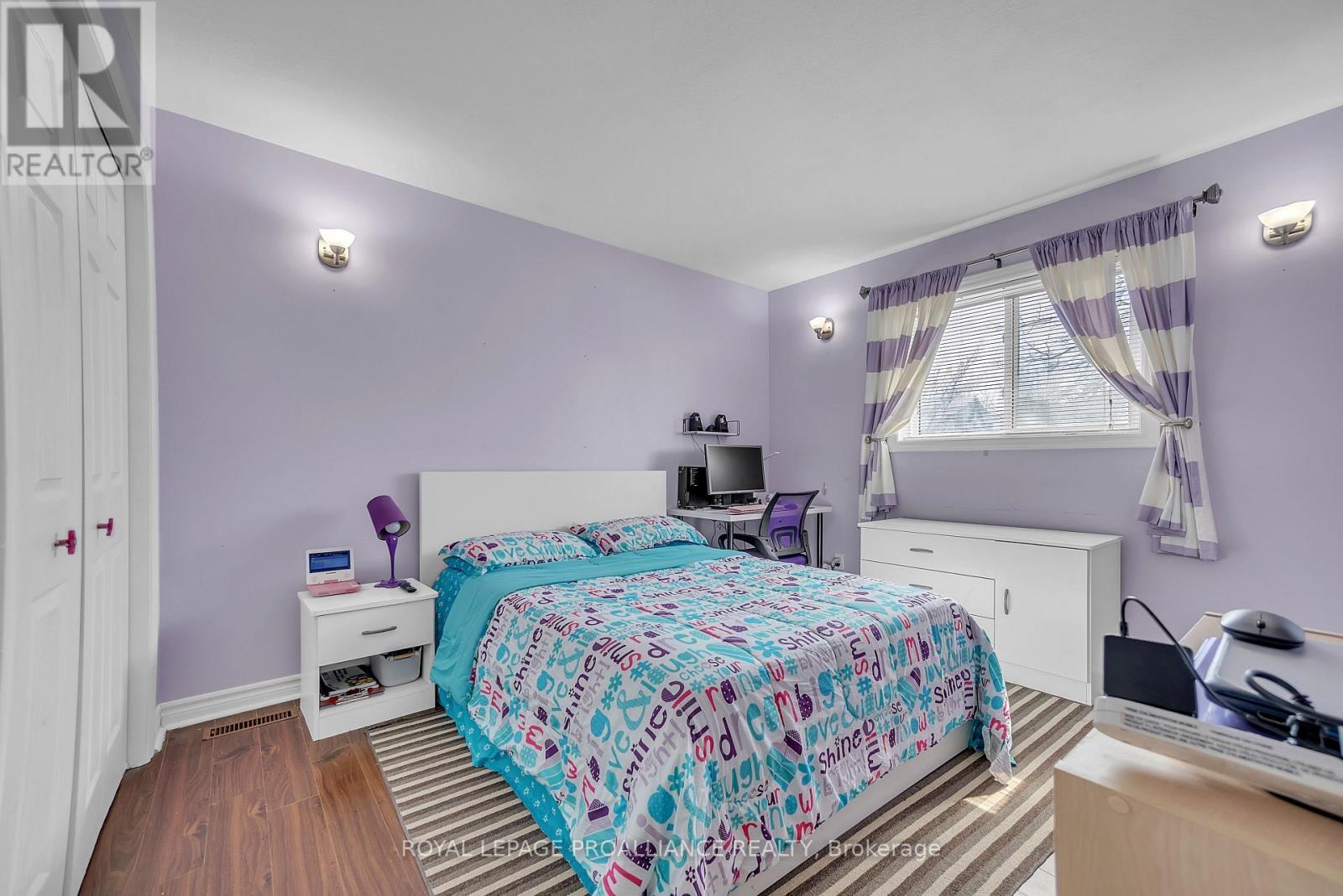 












25 EMILY STREET

,
Belleville (Belleville Ward),




Ontario
K8N2P4

