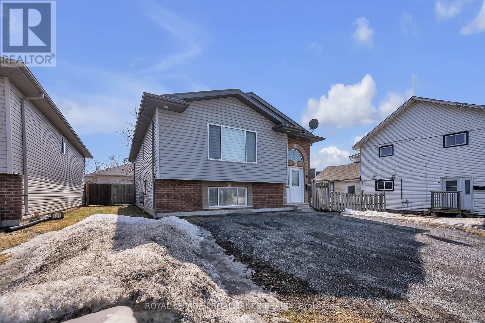 












25 EMILY STREET

,
Belleville (Belleville Ward),




Ontario
K8N2P4

