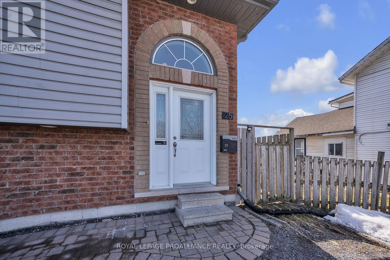 












25 EMILY STREET

,
Belleville (Belleville Ward),




Ontario
K8N2P4

