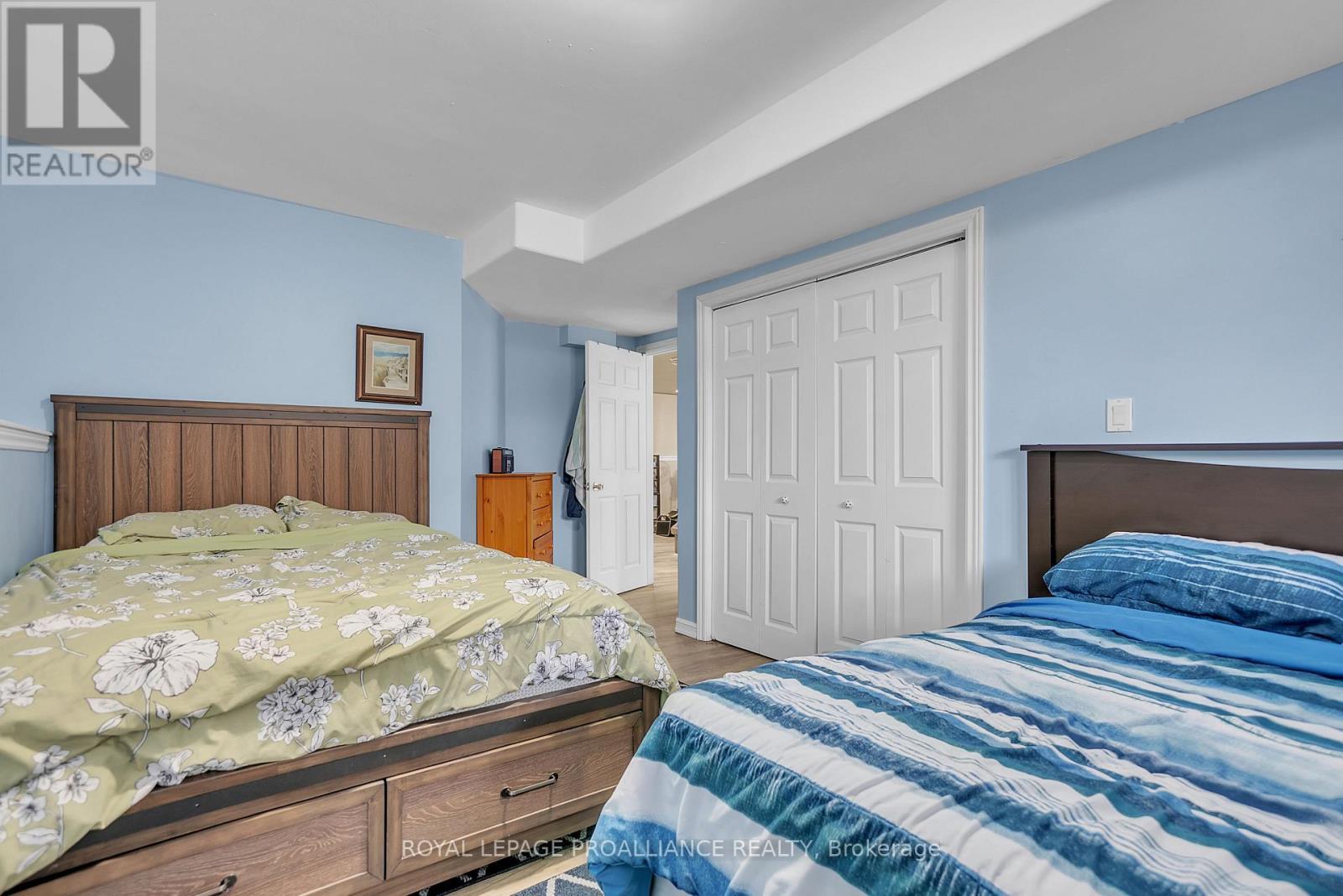 












25 EMILY STREET

,
Belleville (Belleville Ward),




Ontario
K8N2P4

