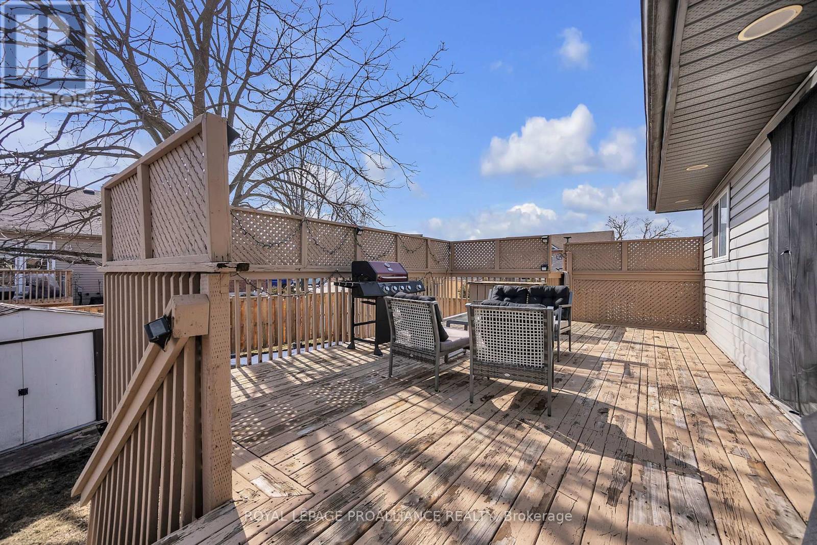 












25 EMILY STREET

,
Belleville (Belleville Ward),




Ontario
K8N2P4

